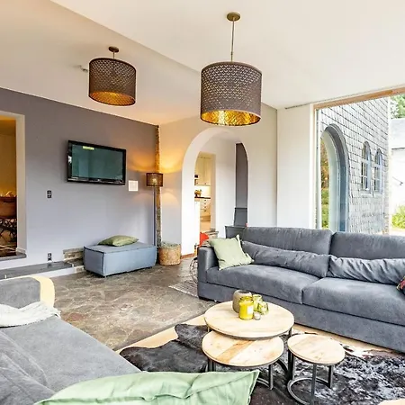 70 - Pour 16 Personnes Villa *