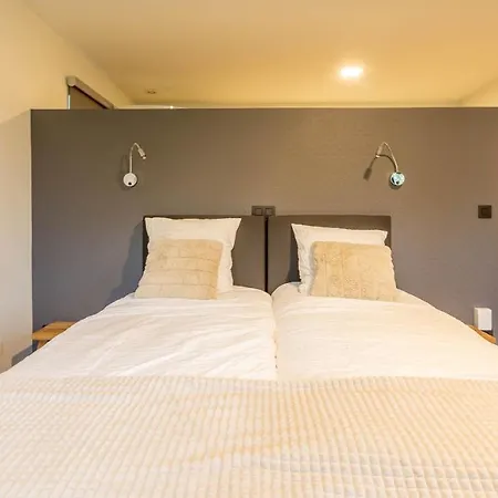 70 - Pour 16 Personnes Villa *